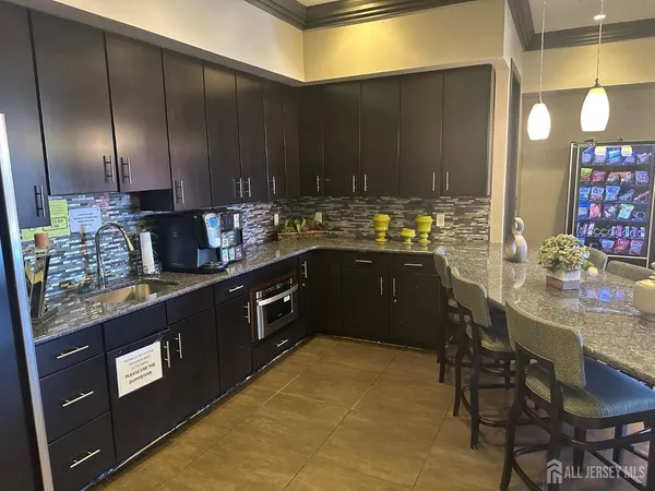 $2,050 | 88 Roosevelt Avenue, Unit 404, Carteret, NJ 07008