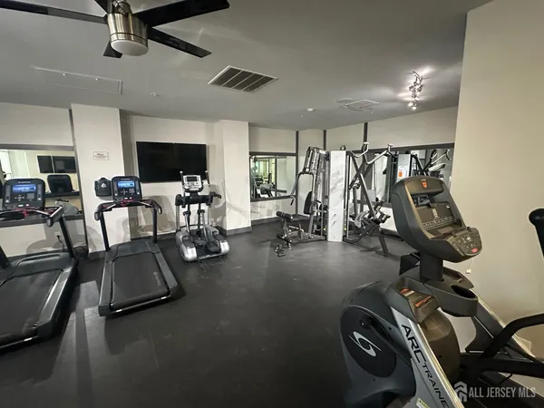 $2,050 | 88 Roosevelt Avenue, Unit 404, Carteret, NJ 07008