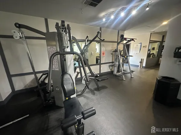 $2,050 | 88 Roosevelt Avenue, Unit 404, Carteret, NJ 07008