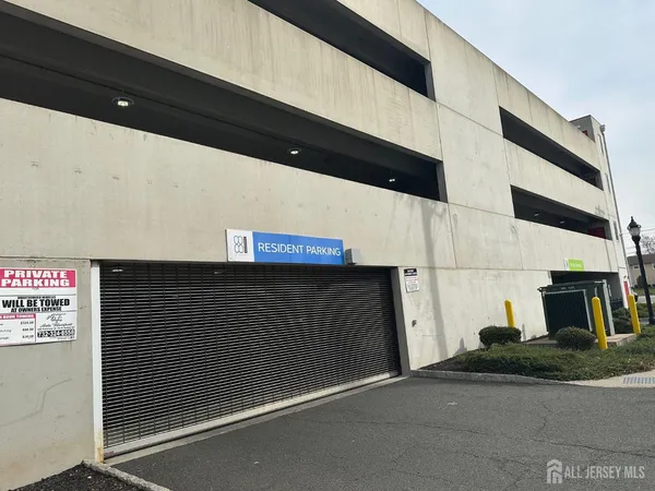 $2,050 | 88 Roosevelt Avenue, Unit 404, Carteret, NJ 07008