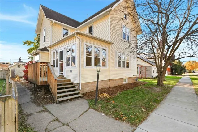 $285,000 | 115 6th Avenue, Baraboo, WI 53913