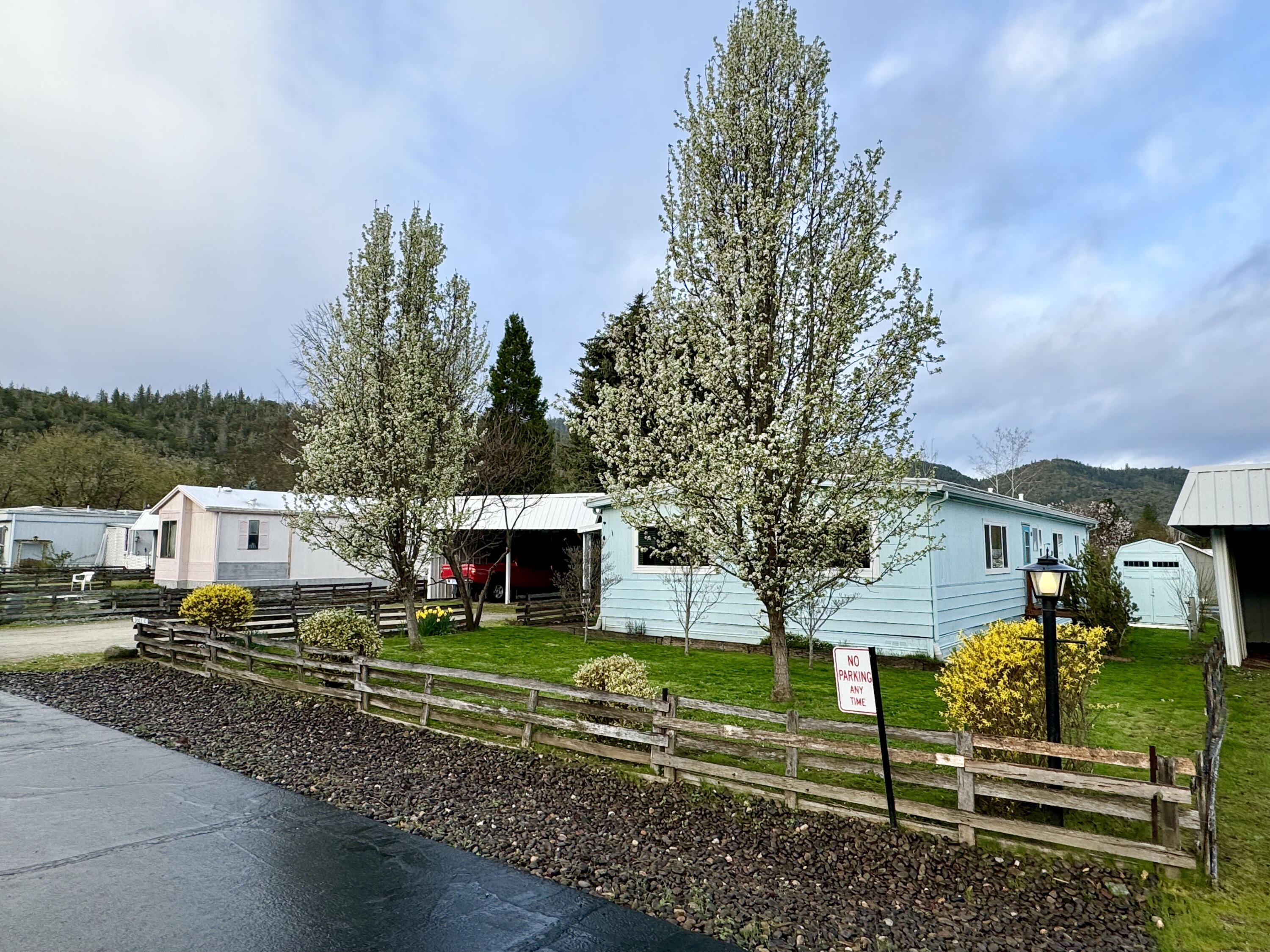 6901 Old Stage Road, Unit 10 Central Point, OR 97502 - Photo 2 of 43 IMG_4353