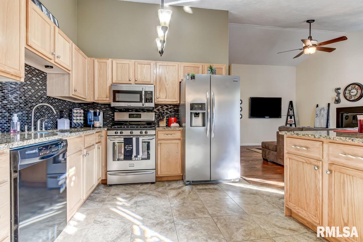 3724 Castle Hill Boulevard Springfield, IL 62712 - Photo 12 of 35 Gallery Image 12