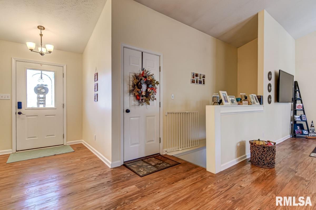 3724 Castle Hill Boulevard Springfield, IL 62712 - Photo 4 of 35 Gallery Image 4