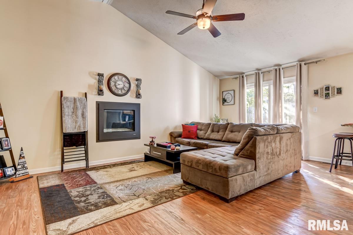3724 Castle Hill Boulevard Springfield, IL 62712 - Photo 5 of 35 Gallery Image 5