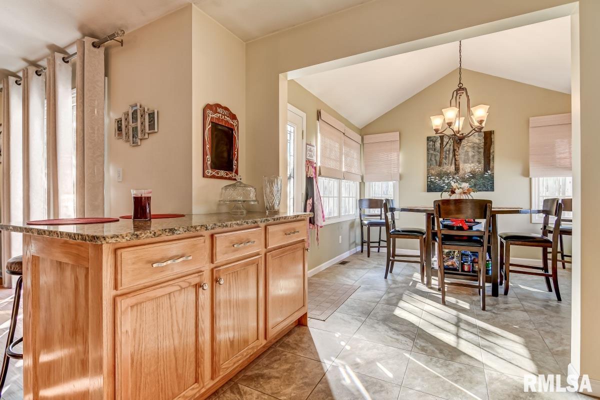 3724 Castle Hill Boulevard Springfield, IL 62712 - Photo 10 of 35 Gallery Image 10