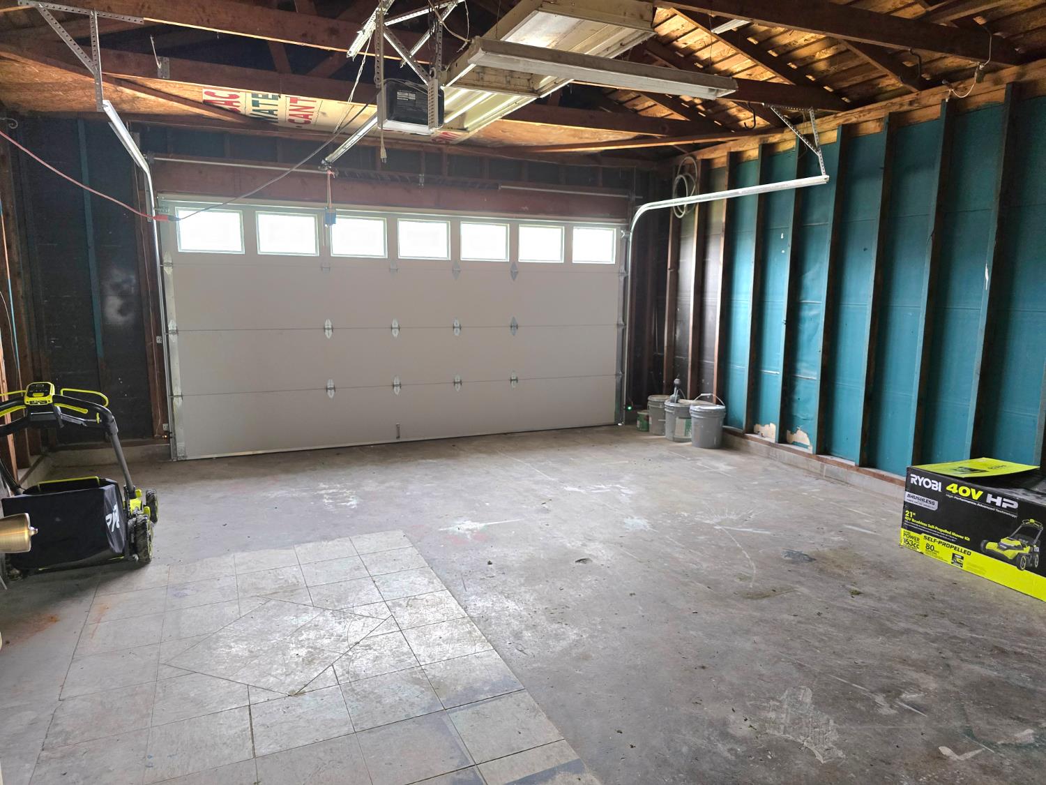 424 West Rialto Avenue Clovis, CA 93612 - Photo 20 of 20 Garage Interior