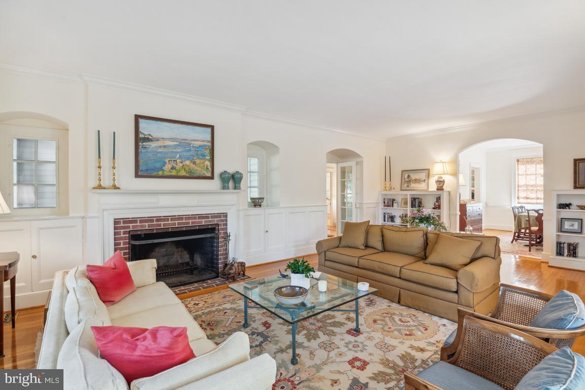 218 Tunbridge Road Baltimore, MD 21212 - Photo 13 of 55 Fireplace and built-ins in living room