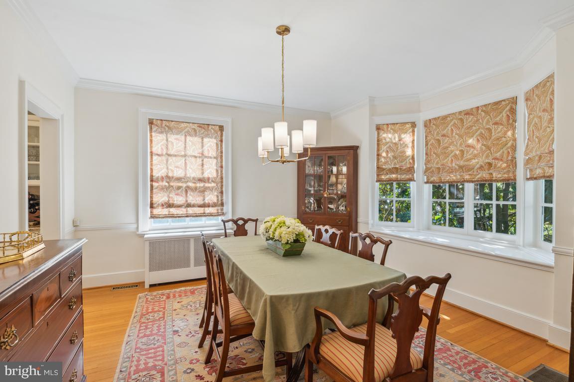 218 Tunbridge Road Baltimore, MD 21212 - Photo 15 of 55 Lots of light - and a window seat!