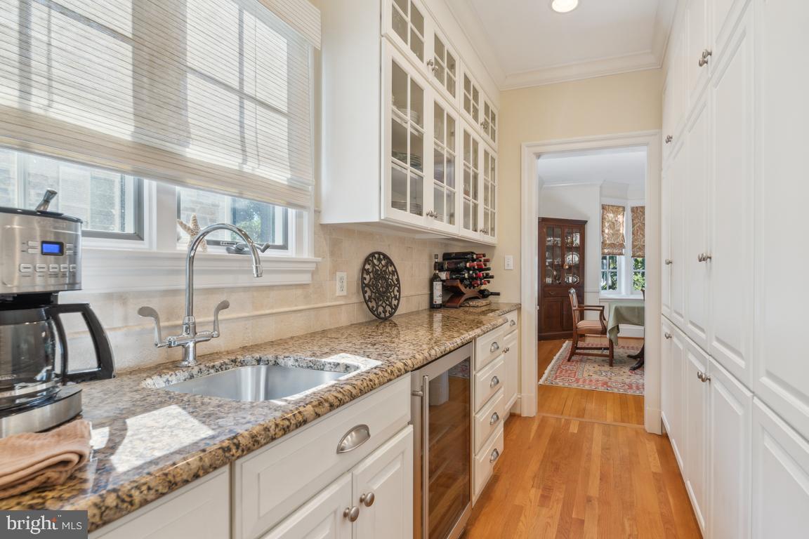 218 Tunbridge Road Baltimore, MD 21212 - Photo 16 of 55 This butler's pantry is a dream!
