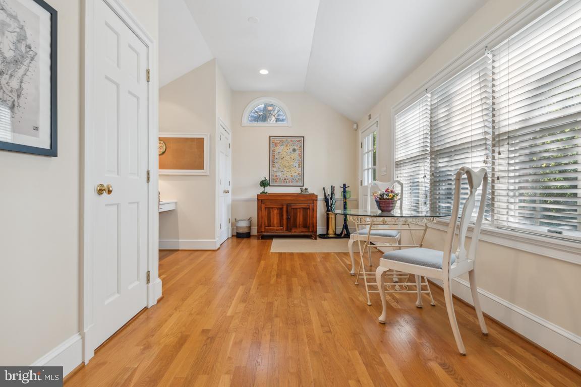 218 Tunbridge Road Baltimore, MD 21212 - Photo 19 of 55 Very large breakfast room off of kitchen