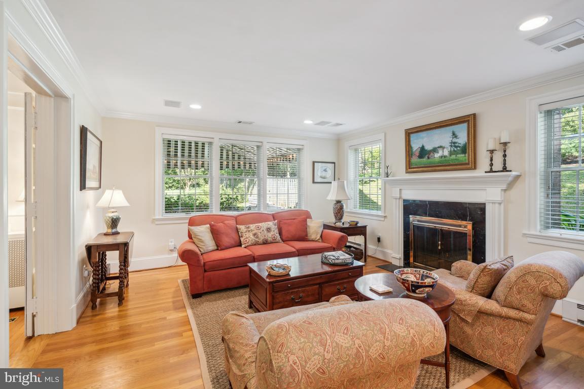 218 Tunbridge Road Baltimore, MD 21212 - Photo 24 of 55 So much light in the family room!