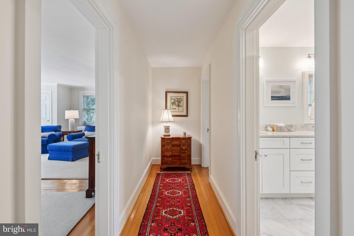 218 Tunbridge Road Baltimore, MD 21212 - Photo 27 of 55 Hallway to primary suite