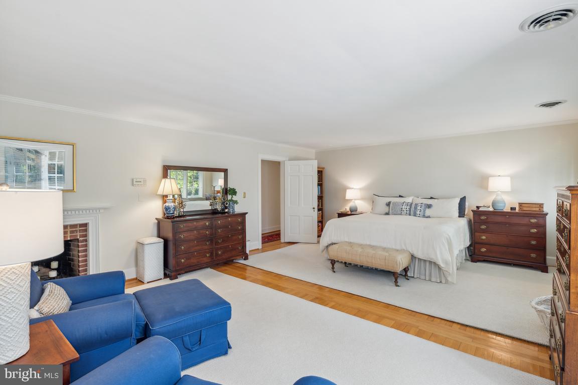 218 Tunbridge Road Baltimore, MD 21212 - Photo 28 of 55 The primary bedroom is enormous