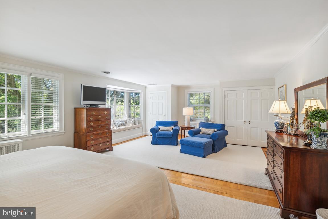 218 Tunbridge Road Baltimore, MD 21212 - Photo 29 of 55 Primary bedroom with seating area