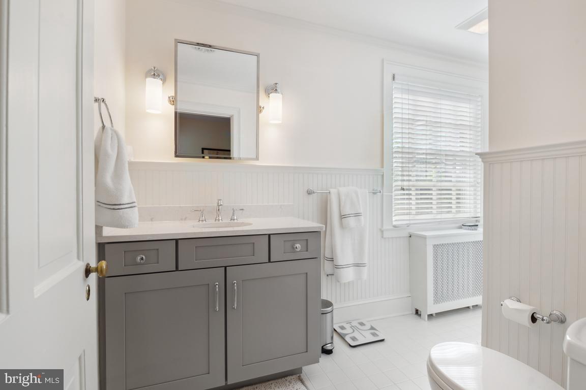 218 Tunbridge Road Baltimore, MD 21212 - Photo 36 of 55 Newly renovated hall bath connects to Bedroom 4