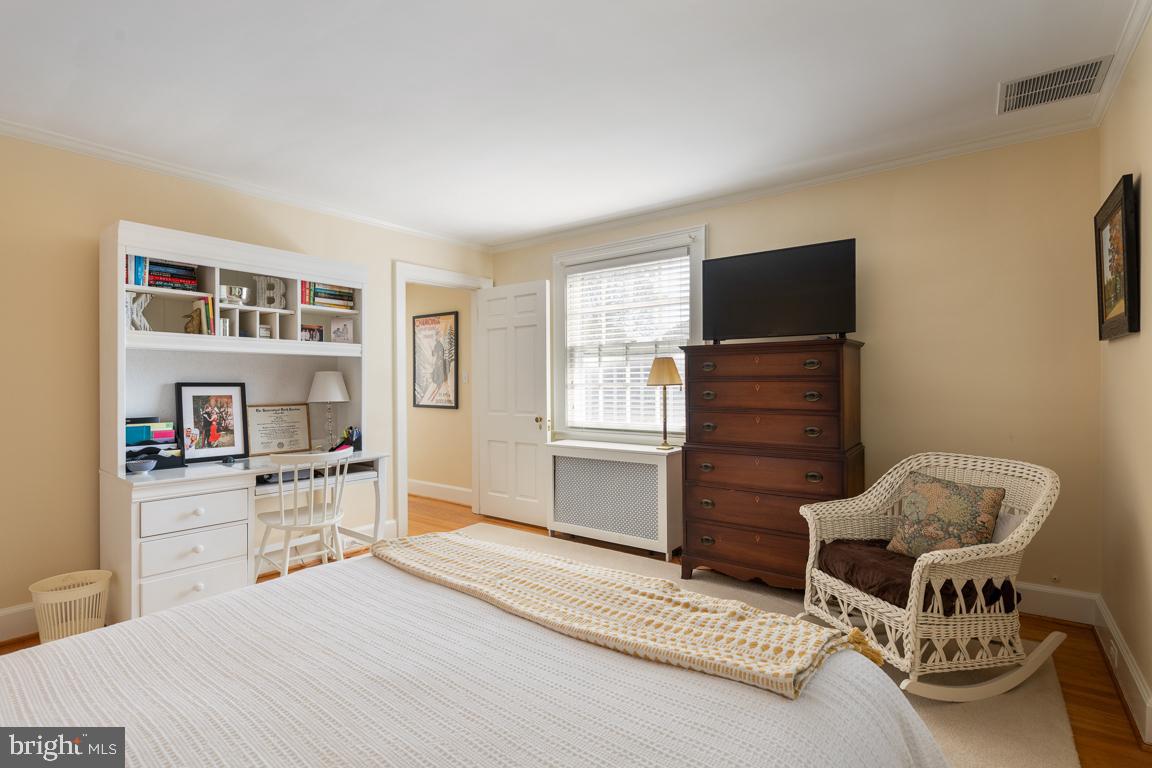 218 Tunbridge Road Baltimore, MD 21212 - Photo 38 of 55 Bedroom 4 with closet hallway connecting to bath