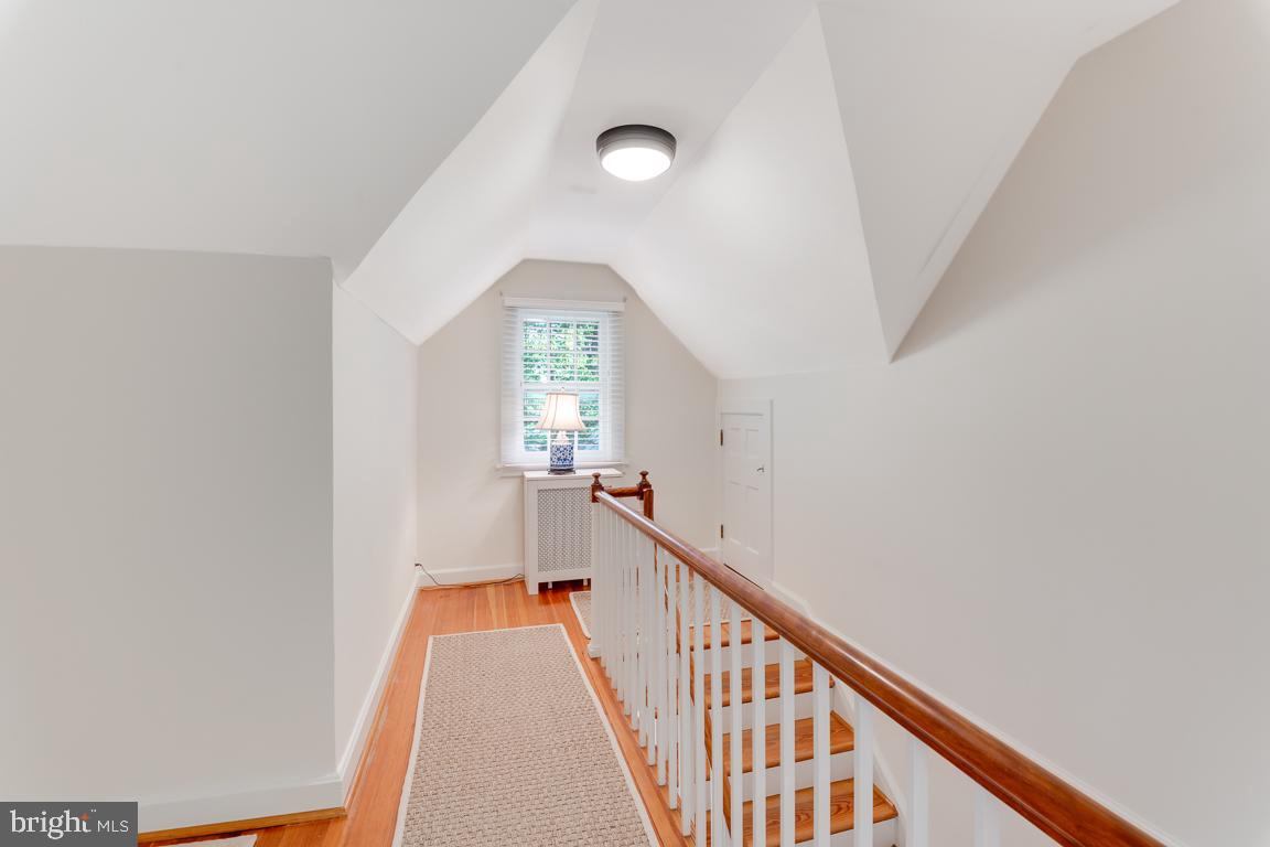 218 Tunbridge Road Baltimore, MD 21212 - Photo 40 of 55 Third floor hallway