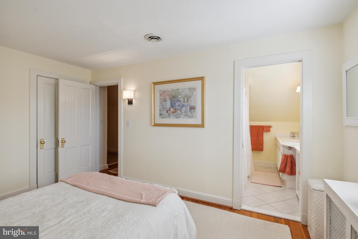 218 Tunbridge Road Baltimore, MD 21212 - Photo 42 of 55 Bedroom 5 with en suite full bath