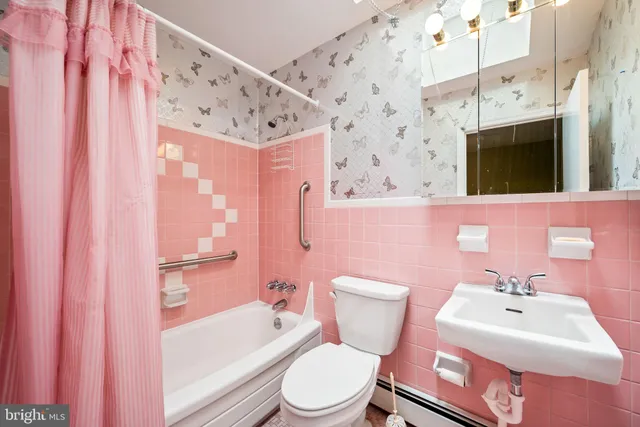 a view of a backyard with sitting area