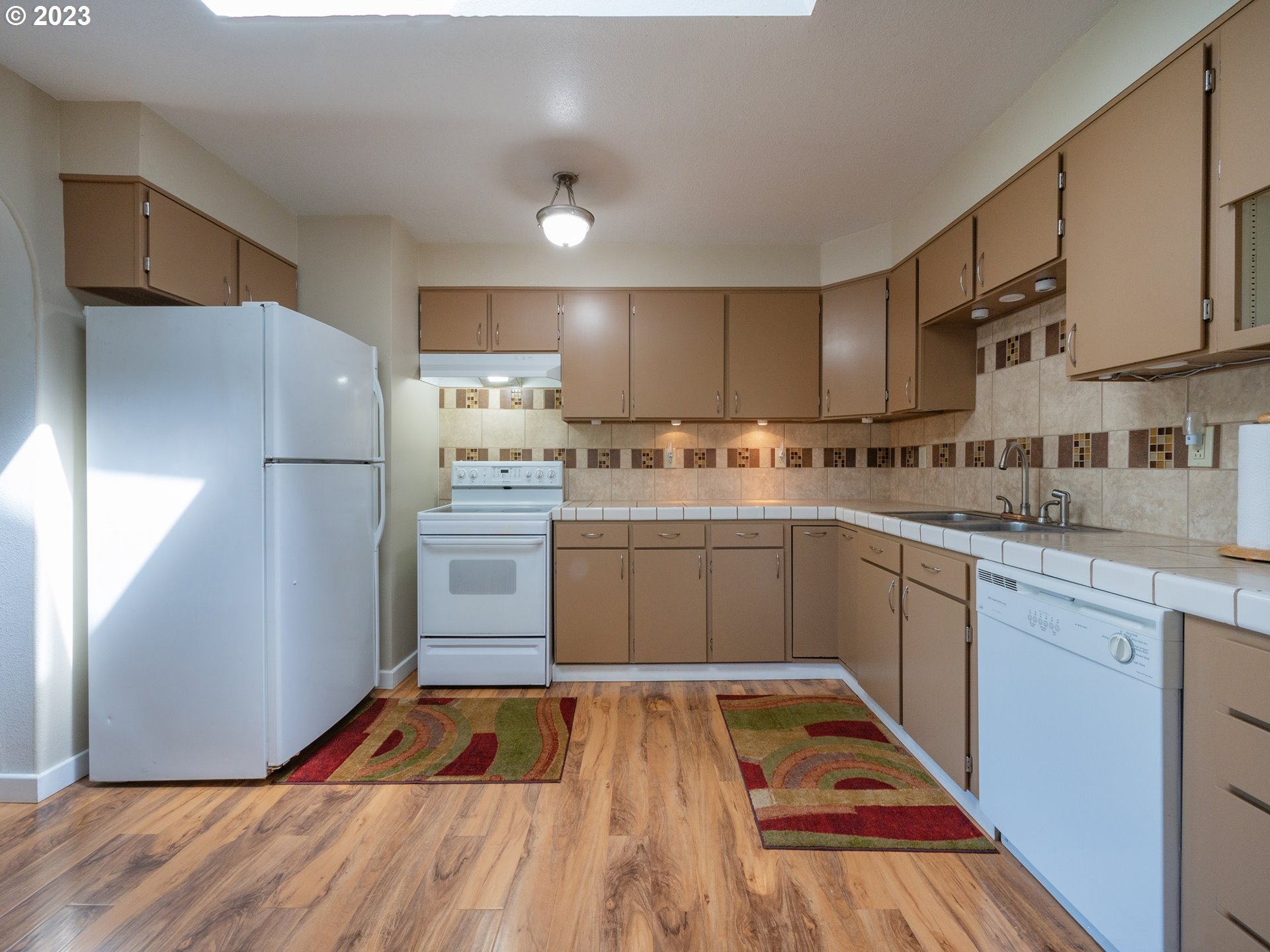 28104 Crow Road Eugene, OR 97402 - Photo 3 of 28 Gallery Image 3
