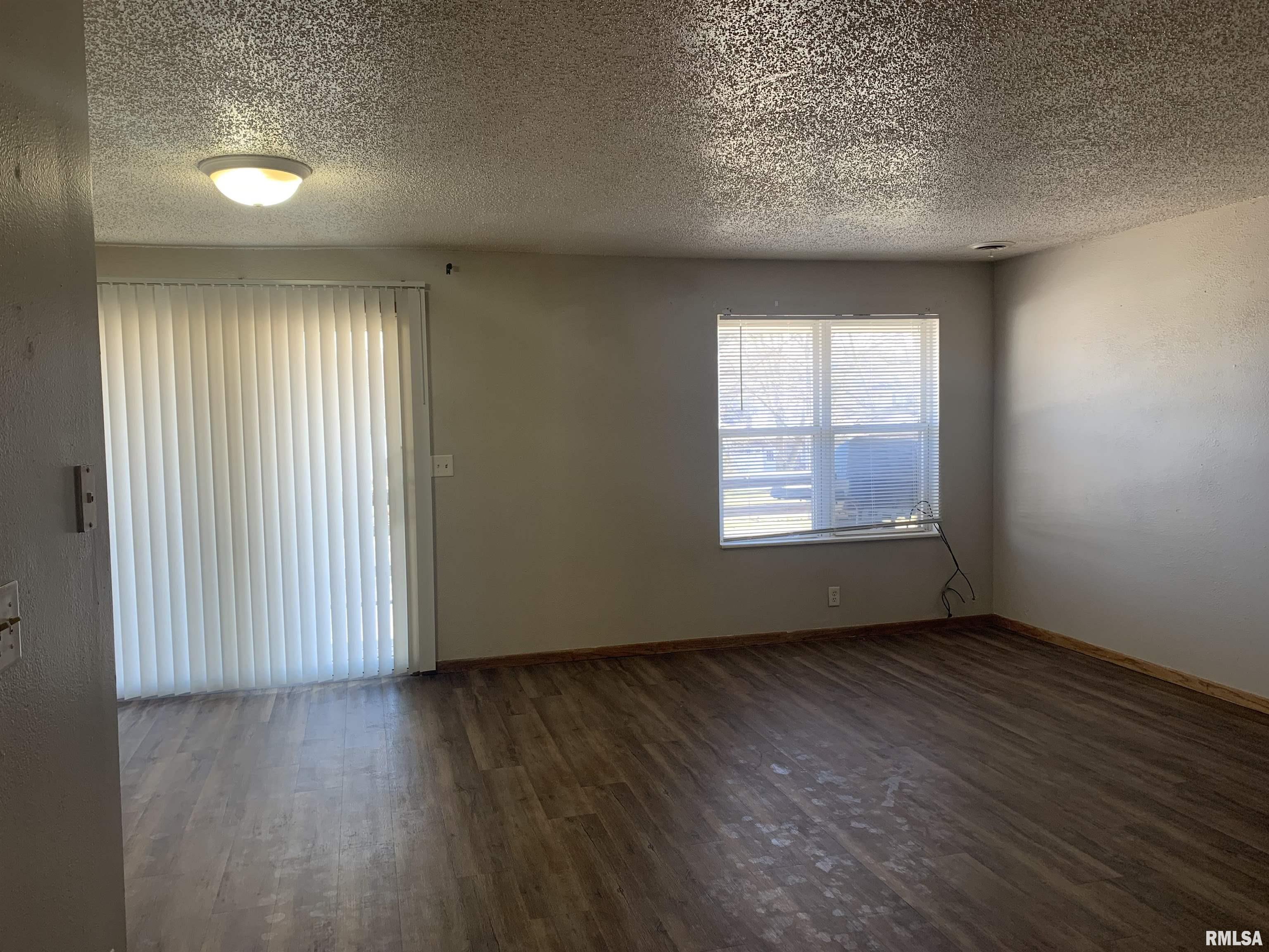 1813 Mitchell Street Pekin, IL 61554 - Photo 3 of 20