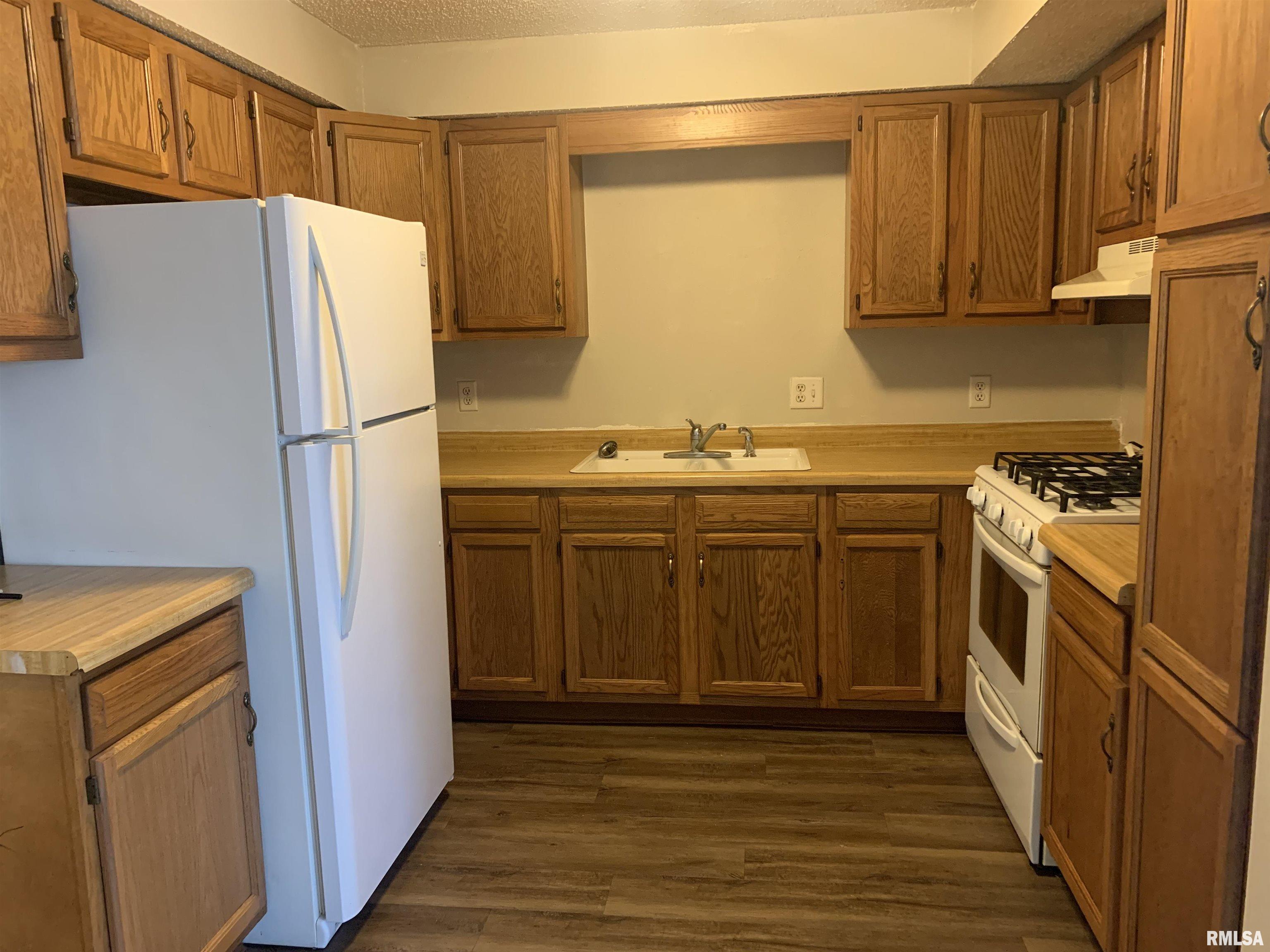 1813 Mitchell Street Pekin, IL 61554 - Photo 6 of 20