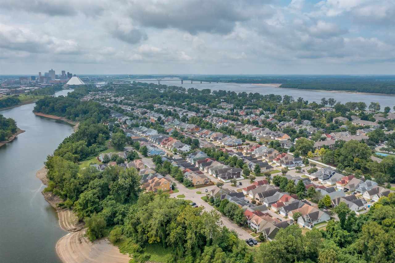 1448 Island Town Cove Memphis, TN 38103 - Photo 16 of 18 an aerial view of multiple house