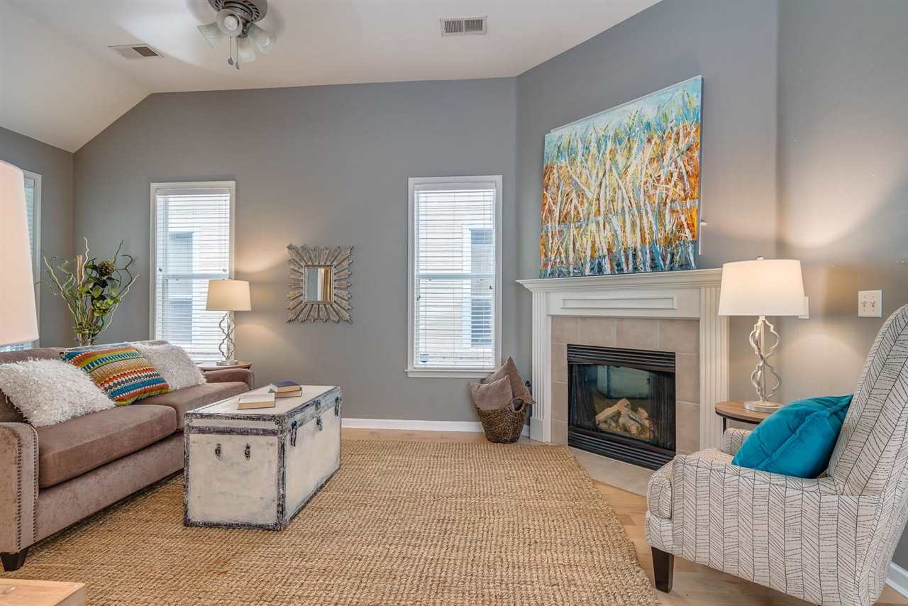 1448 Island Town Cove Memphis, TN 38103 - Photo 4 of 18 a living room with furniture and a fireplace