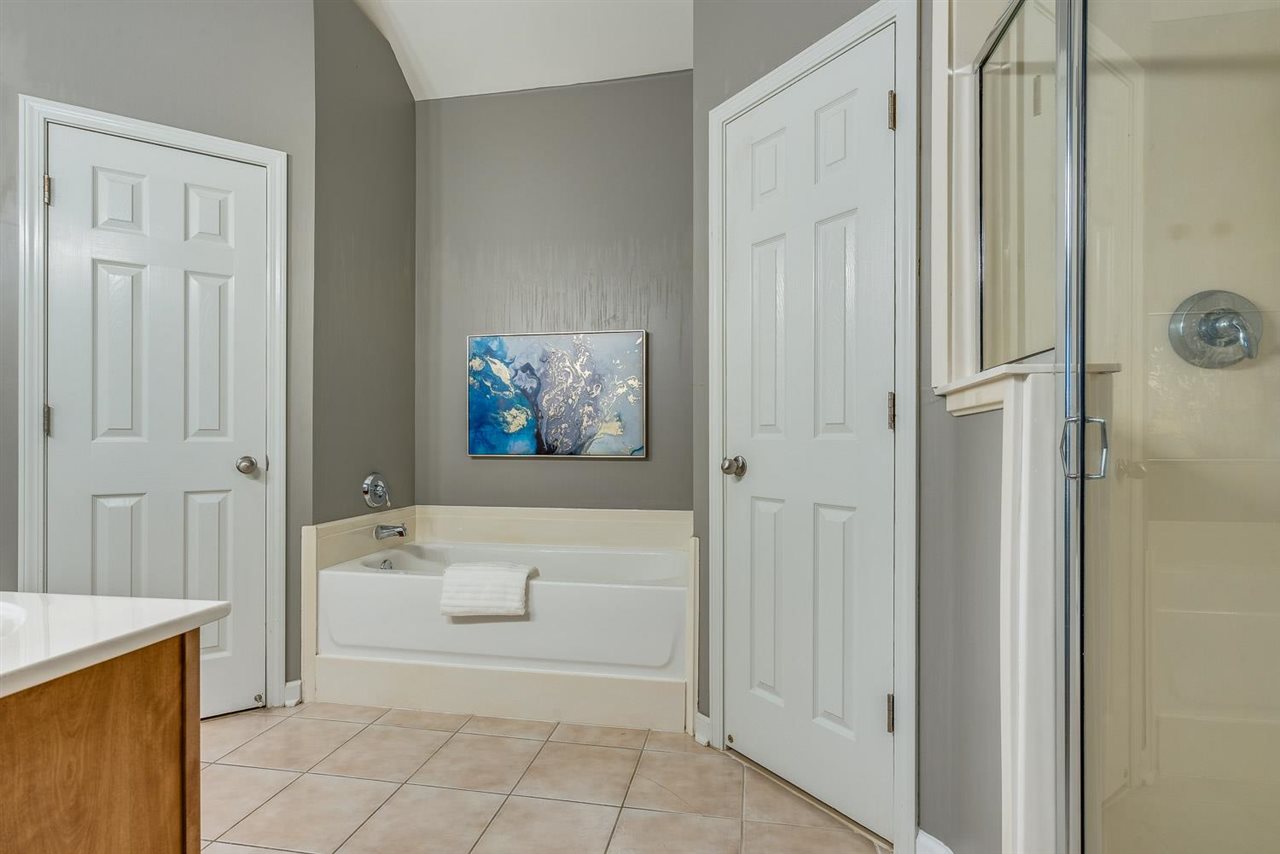 1448 Island Town Cove Memphis, TN 38103 - Photo 8 of 18 a spacious bathroom with a tub and shower