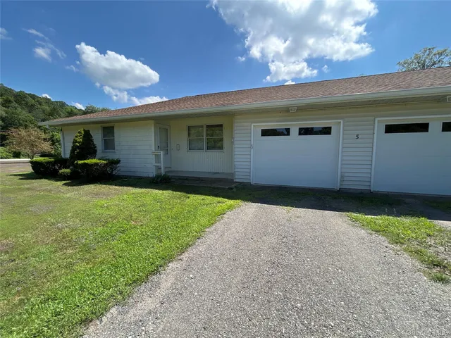$1,875 | 5 Parkview Court, Copake, NY 12516