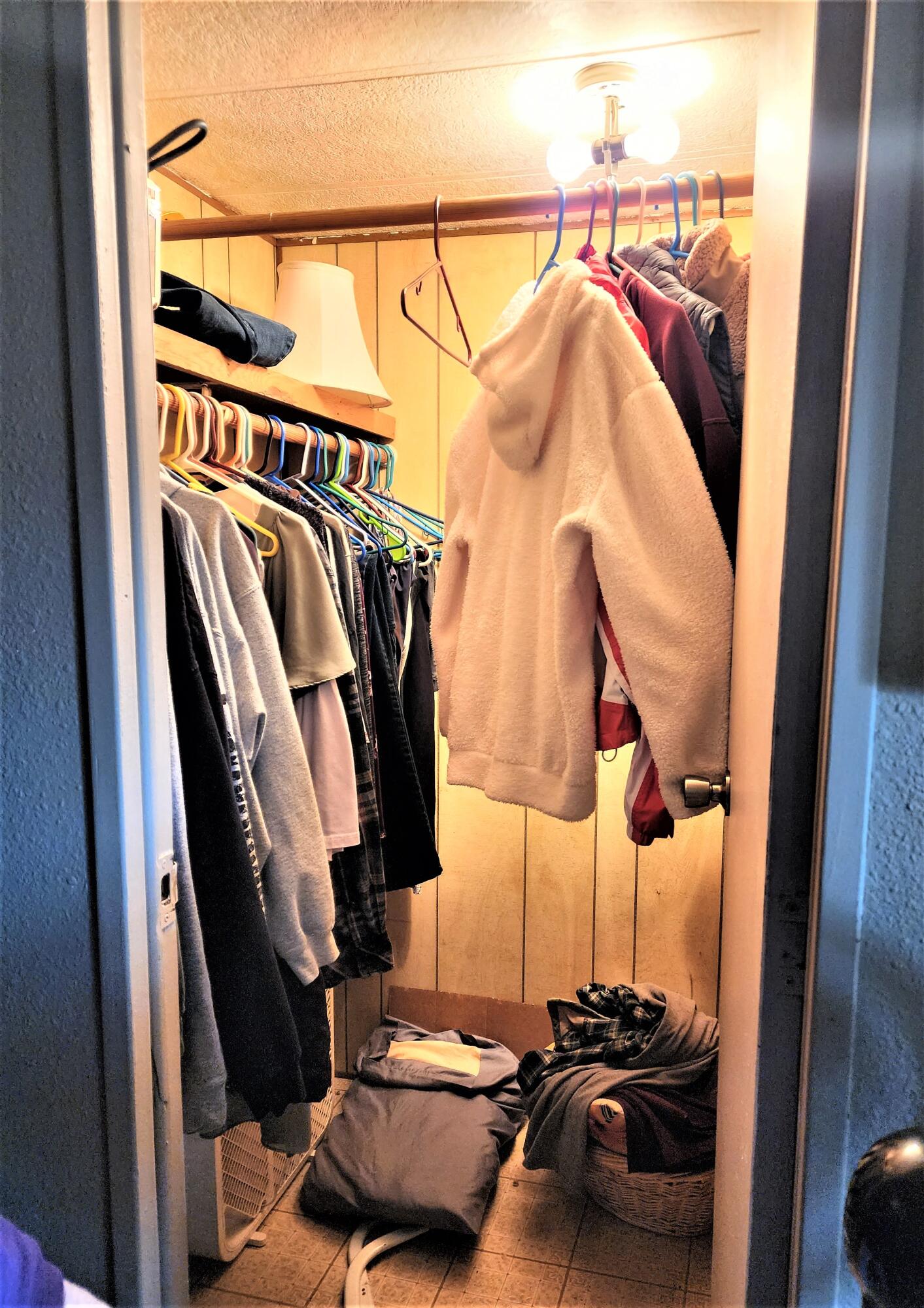 51386 Huntington Road, Unit 4 La Pine, OR 97739 - Photo 14 of 21 Primary closet