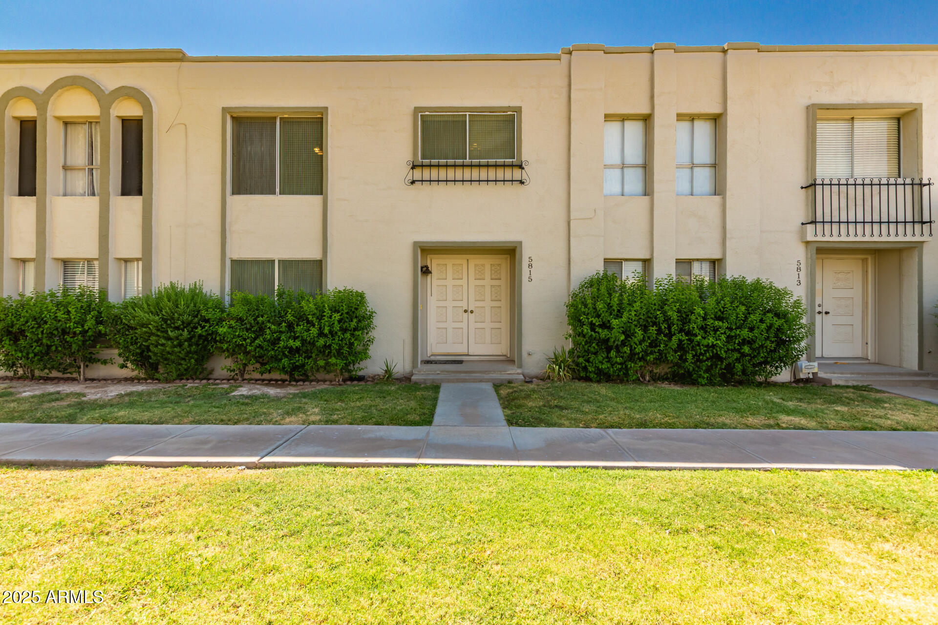 5815 East Thomas Road Scottsdale, AZ 85251 - Photo 2 of 19 a view of a house with a swimming pool