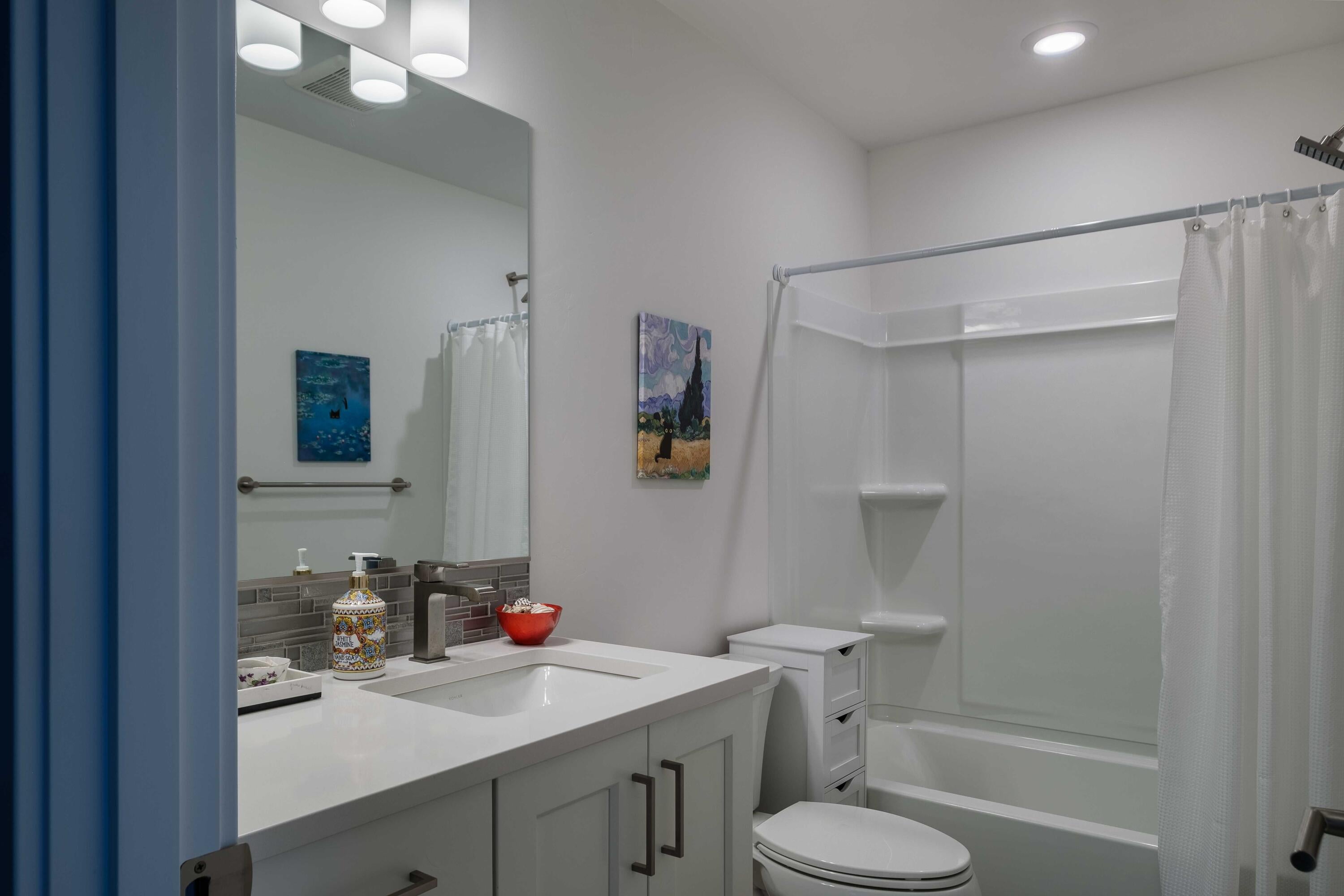 3795 Eagle Road Bend, OR 97701 - Photo 21 of 22 Bathroom