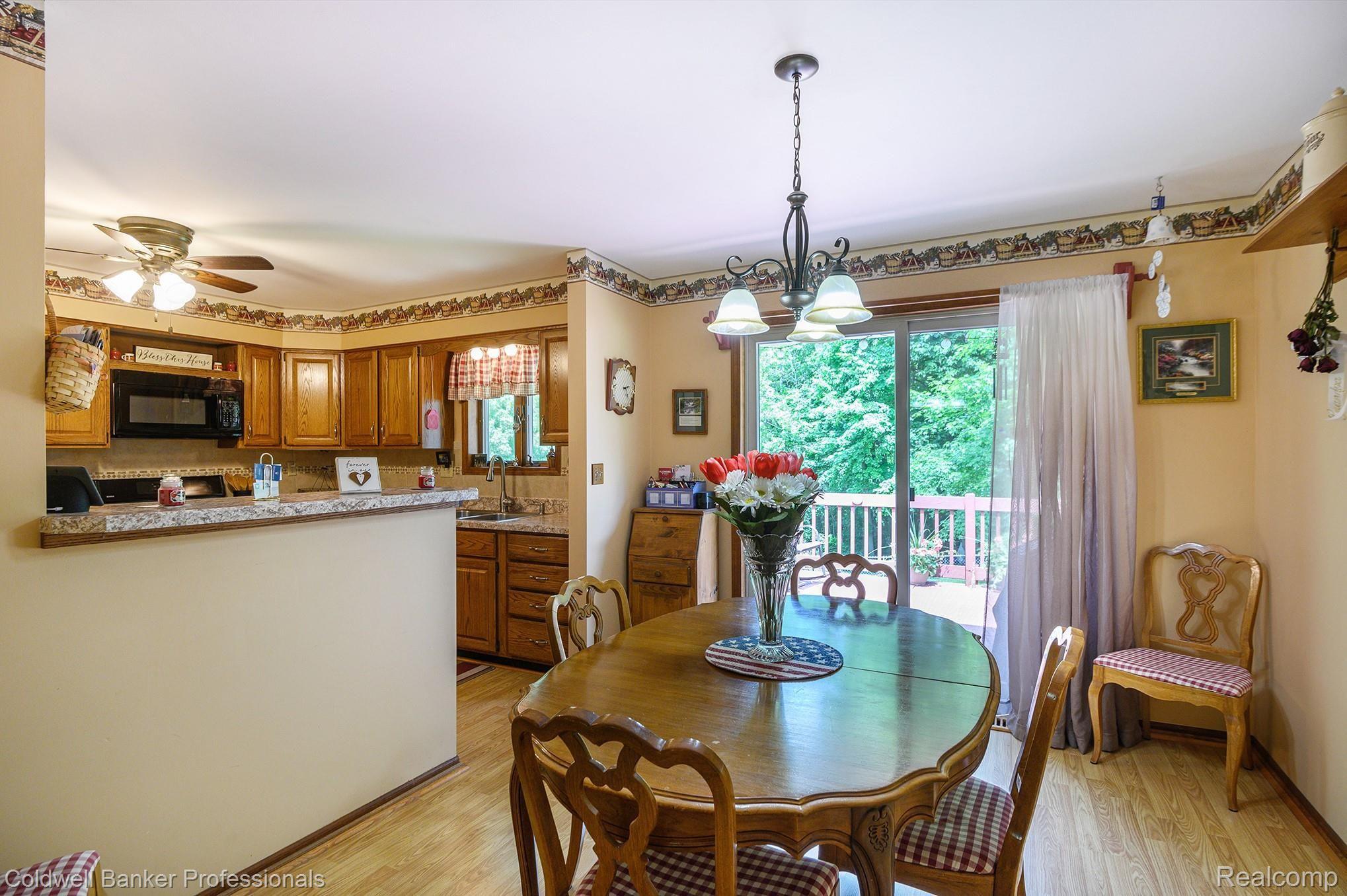 6522 East River Road Flushing, MI 48433 - Photo 14 of 29 Dining Room