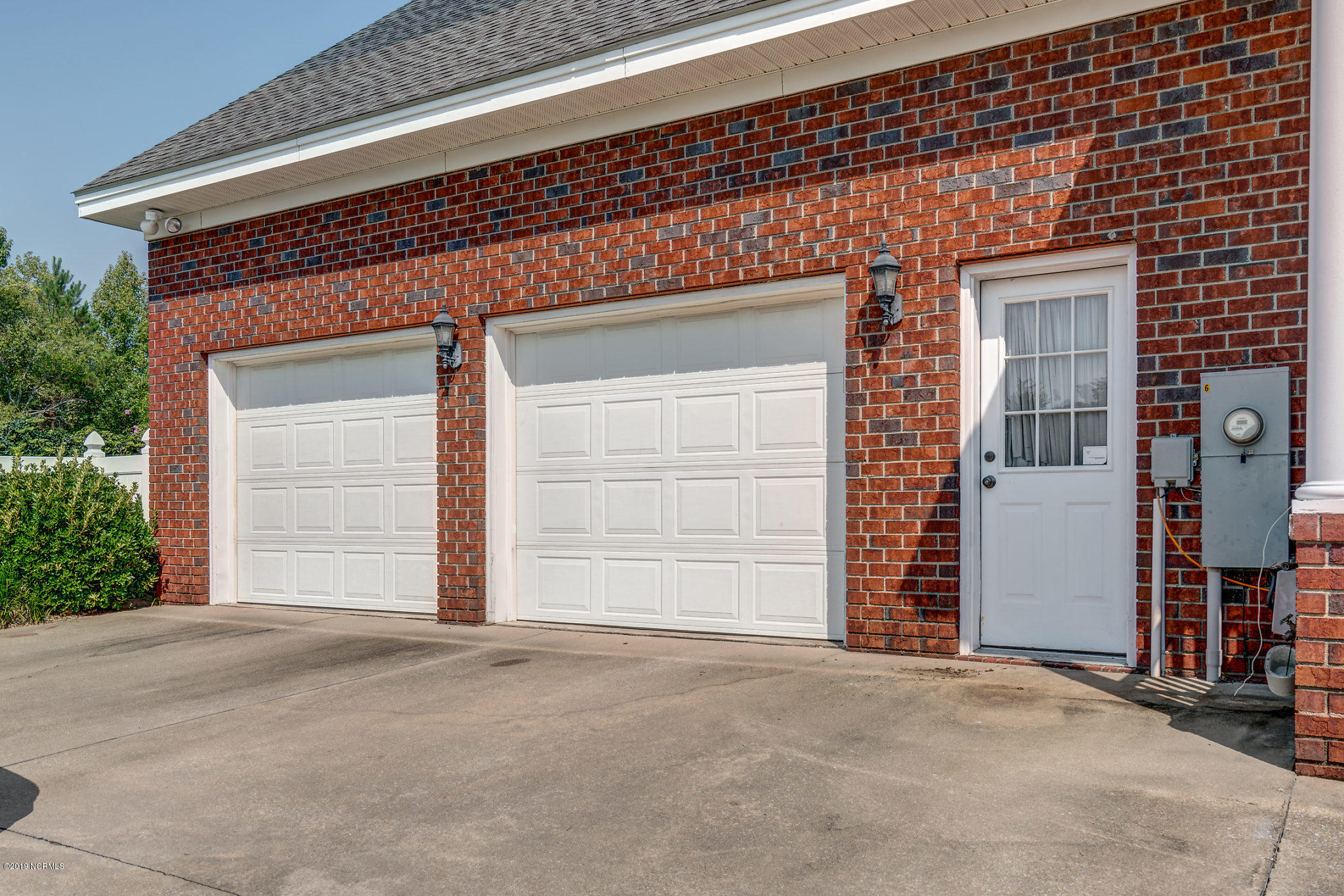 412 Shellcastle Road Rocky Mount, NC 27804 - Photo 40 of 44 Garage Doors
