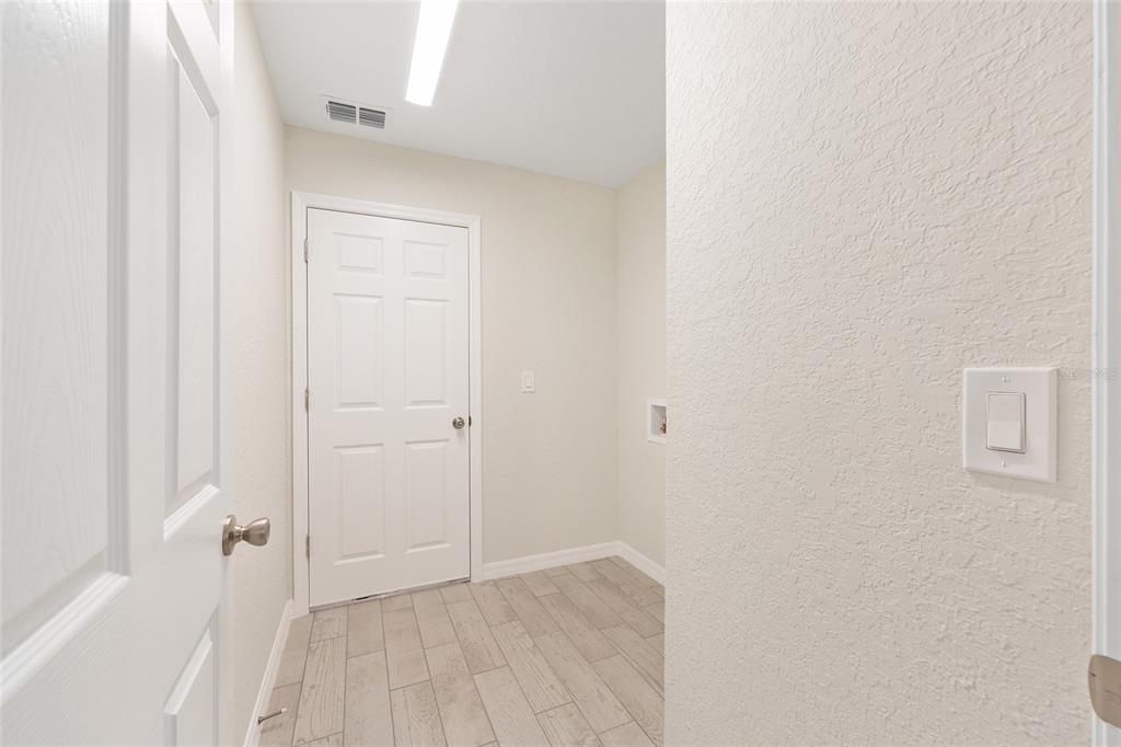 360 Locust Road Ocala, FL 34472 - Photo 31 of 48 a view of an empty room
