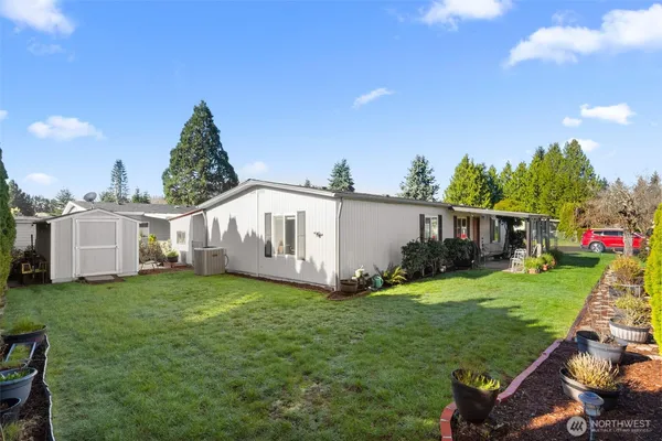 a view of a house with backyard