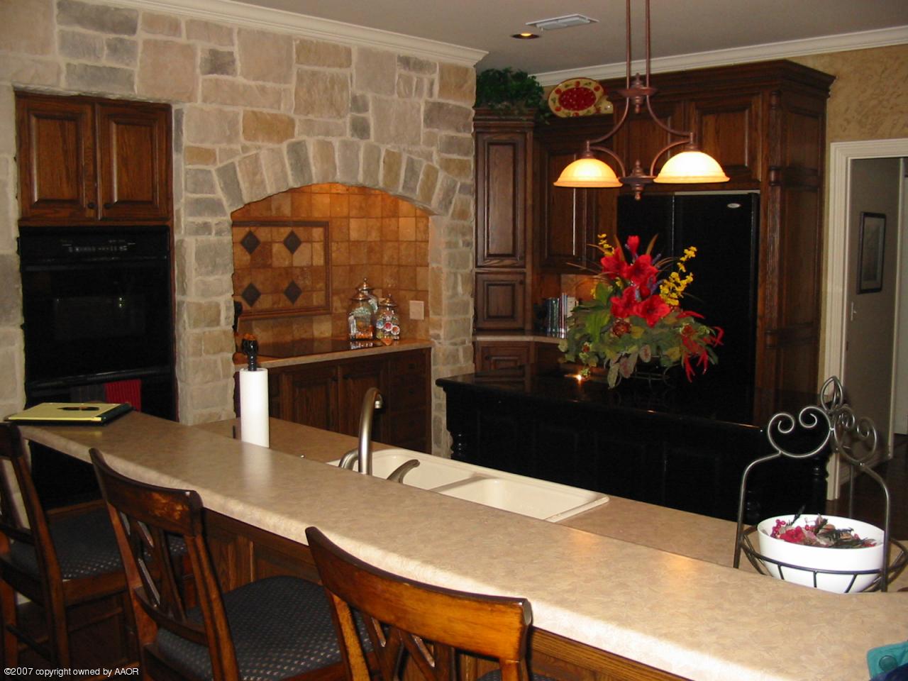 8900 Blackhawk Road Amarillo, TX 79119 - Photo 3 of 13 a kitchen with a table and chairs