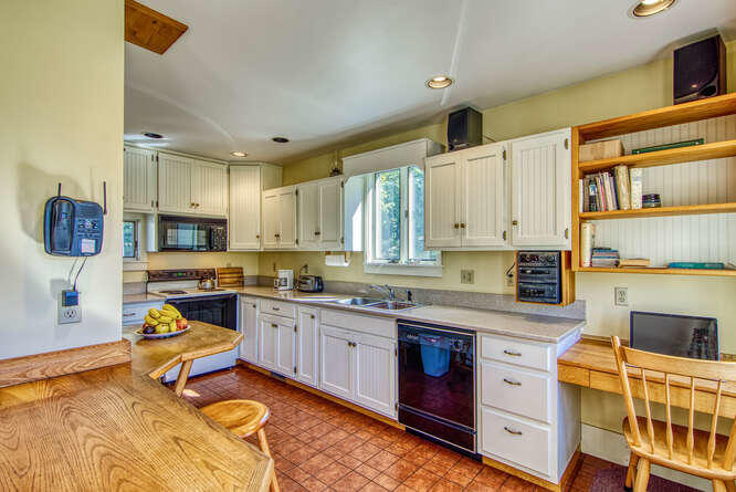 48 Willis Road Bucksport, ME 04416 - Photo 10 of 44 48 Willis Road Bucksport ME-small-016-02
