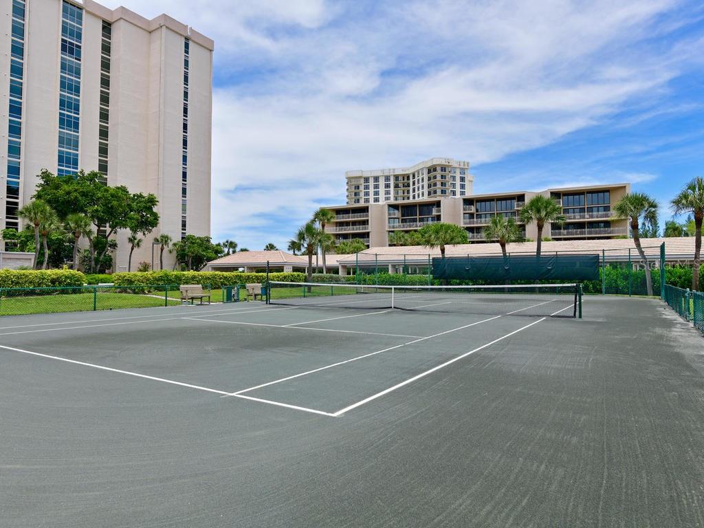 2425 Gulf Of Mexico Drive, Unit 7F Longboat Key, FL 34228 - Photo 48 of 50 a city view with tall buildings