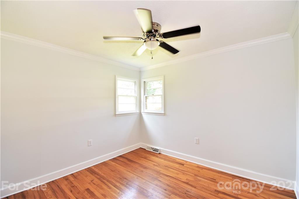 670 Mountain View Road Mars Hill, NC 28754 - Photo 14 of 37 Gallery Image 14