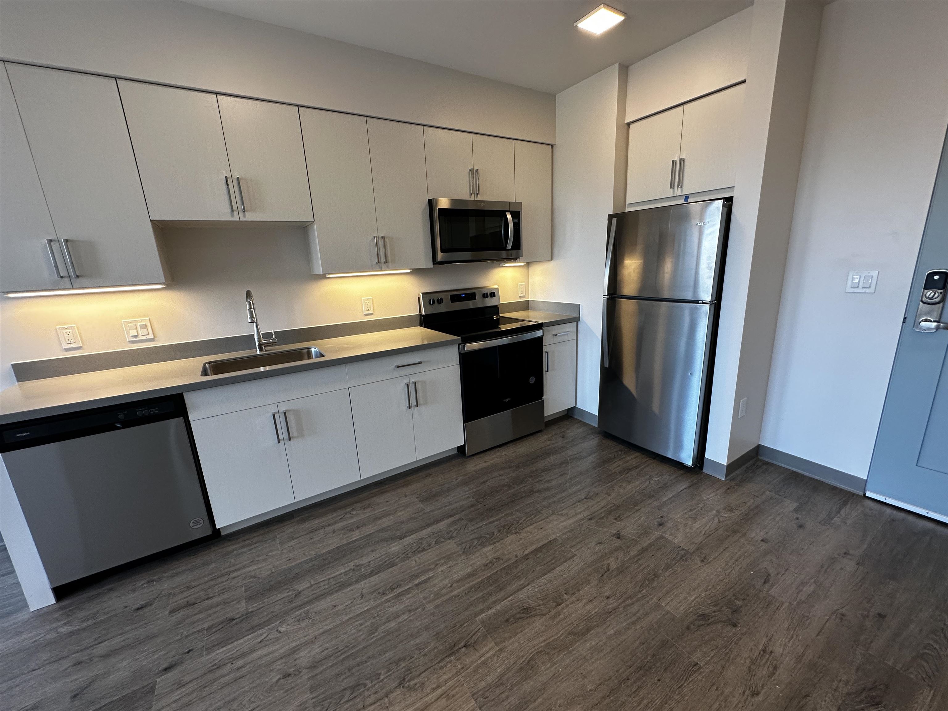 409 Elm Street, Unit 303 Manchester, NH 03101 - Photo 6 of 40