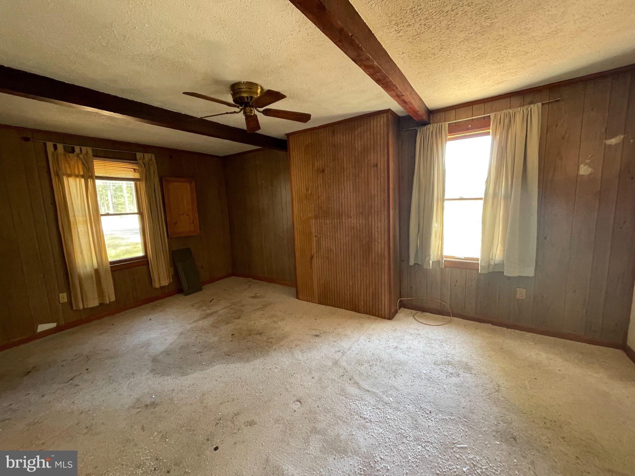 1113 Taylors Island Road Madison, MD 21648 - Photo 21 of 35 Living room