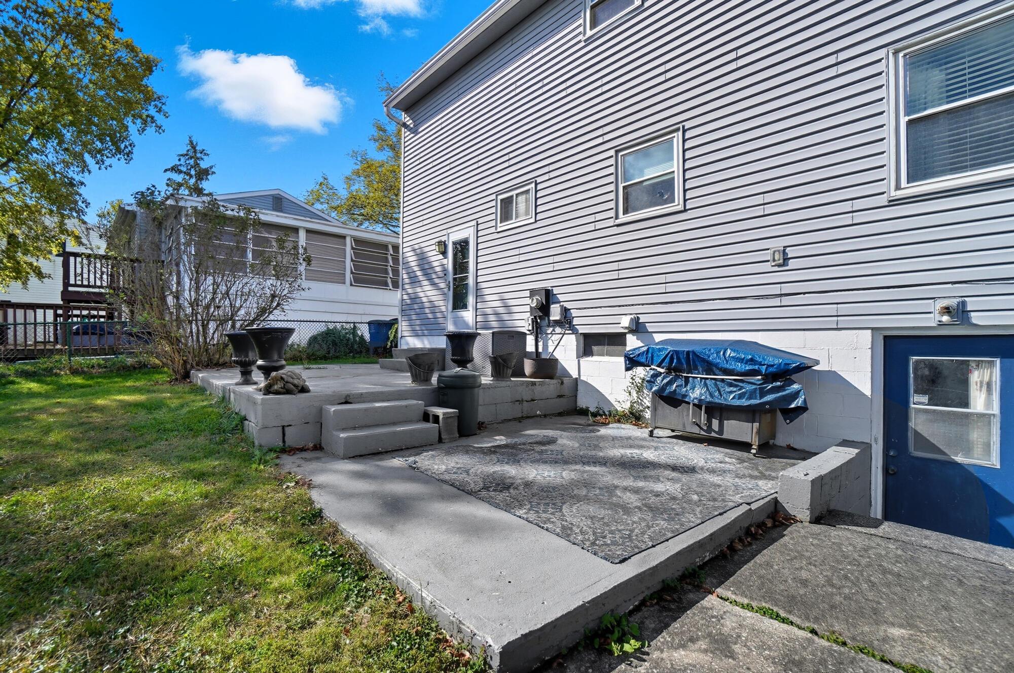 1520 Fall Brook Road Columbus, OH 43223 - Photo 40 of 44 rear patio