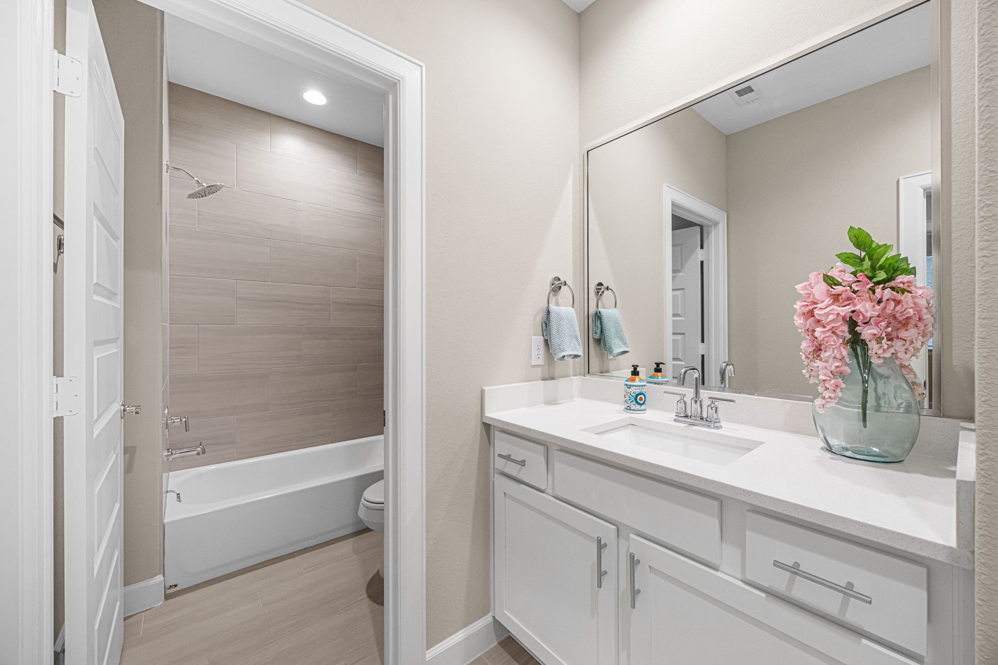 1732 Wichita Street Houston, TX 77004 - Photo 26 of 35 Stylish secondary bathroom featuring quartz countertops, modern cabinetry, and a tiled tub/shower combo.