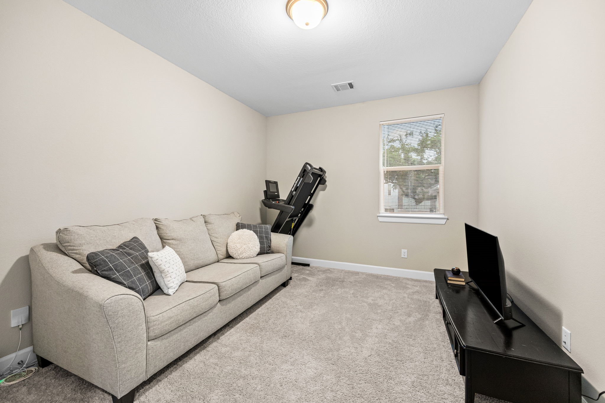 1732 Wichita Street Houston, TX 77004 - Photo 27 of 35 Third bedroom upstairs that can also be used as a media room, home gym, office, or additional living space.