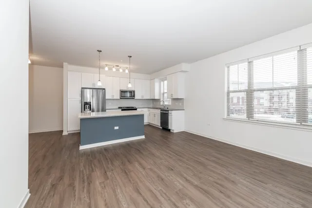 $2,185 | 21599 West Field Court, Unit 1111, Deer Park, IL 60010