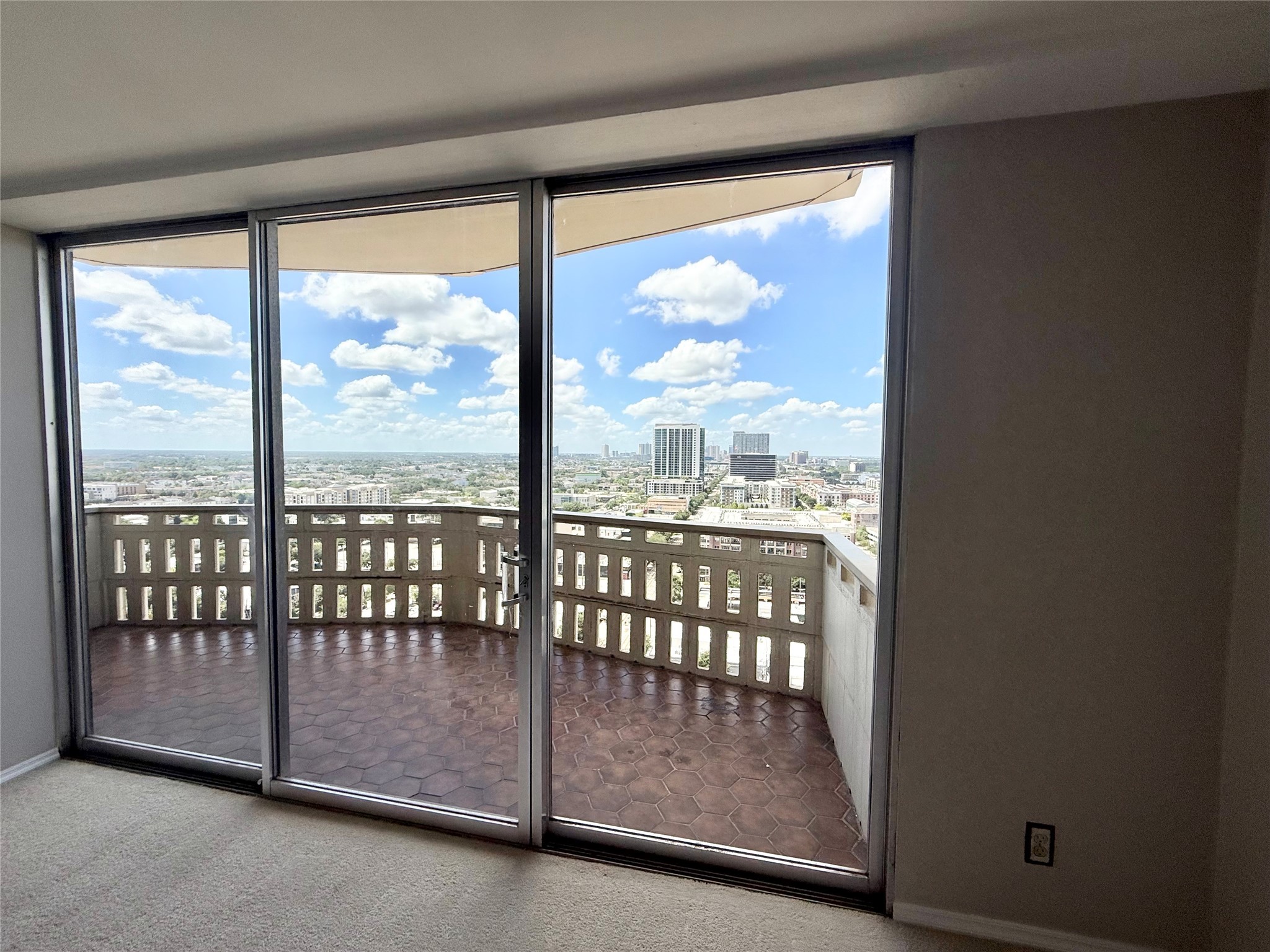 2016 Main, Unit 1904 Houston, TX 77002 - Photo 11 of 40 view of primary room balcony door
