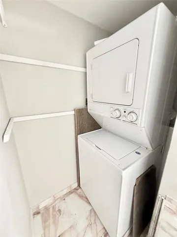 $179,500 | 2016 Main, Unit 1904, Houston, TX 77002